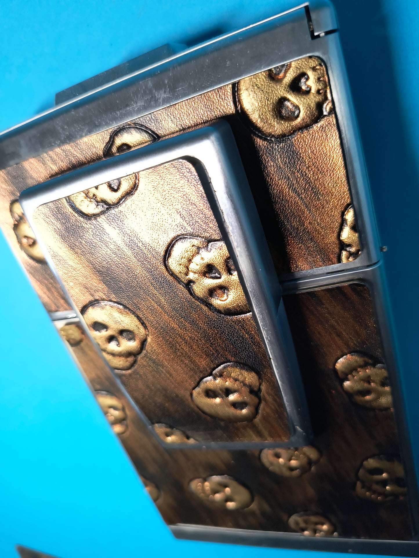 SKIN tema teschio su oro antico